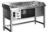  MSK 1 - kuchenny stół roboczy wyposażony w automat wrzutowy na monety (żetony na zamówienie). Stół wyposażony jest w dwie płyty grzewcze elektryczne, zlewozmywak oraz blat roboczy. Po wrzuceniu
