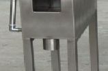  SPT - sterylizator natryskowy do pił. Dane techniczne: - wymiary (szer./wys./dł.): 340/1350/500 mm, - przyłącze wody (rura stal szlachetna): 3/4", - odprowadzenie wody (stal szlach